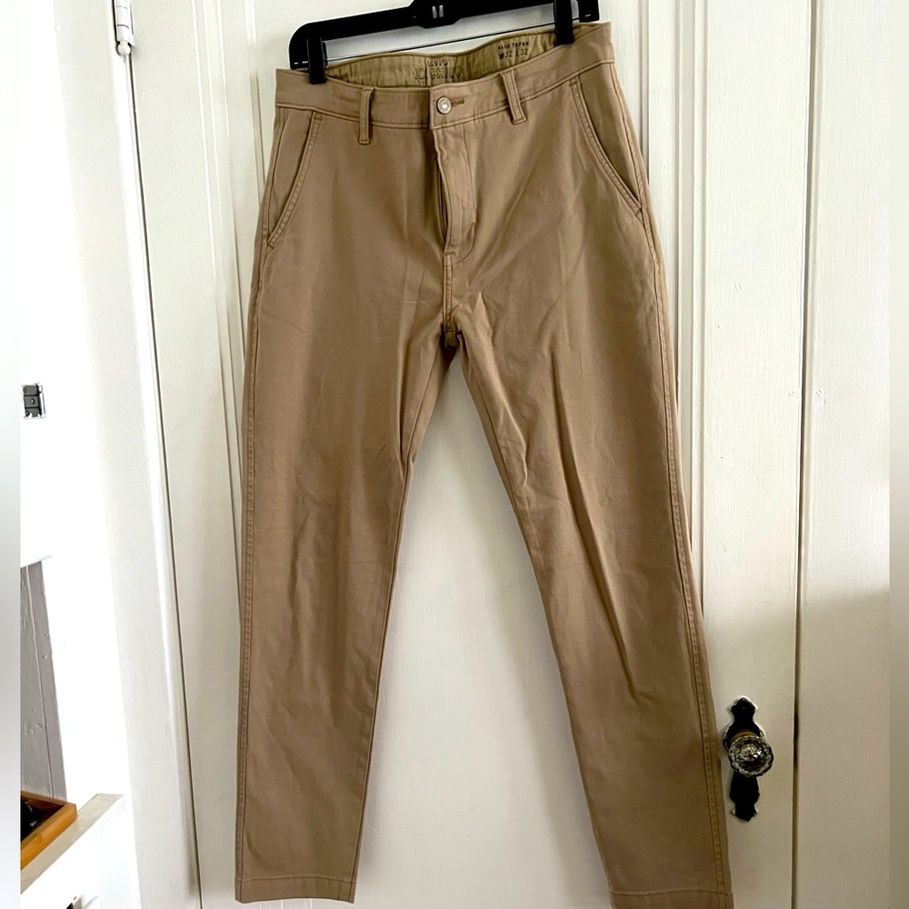 Men’s Levi’s Chinos!